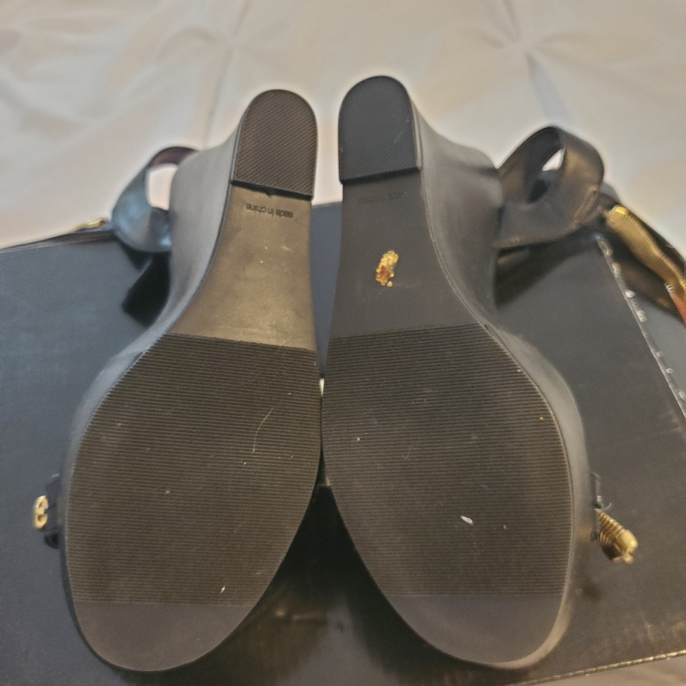 Heels - Picture 3 of 3